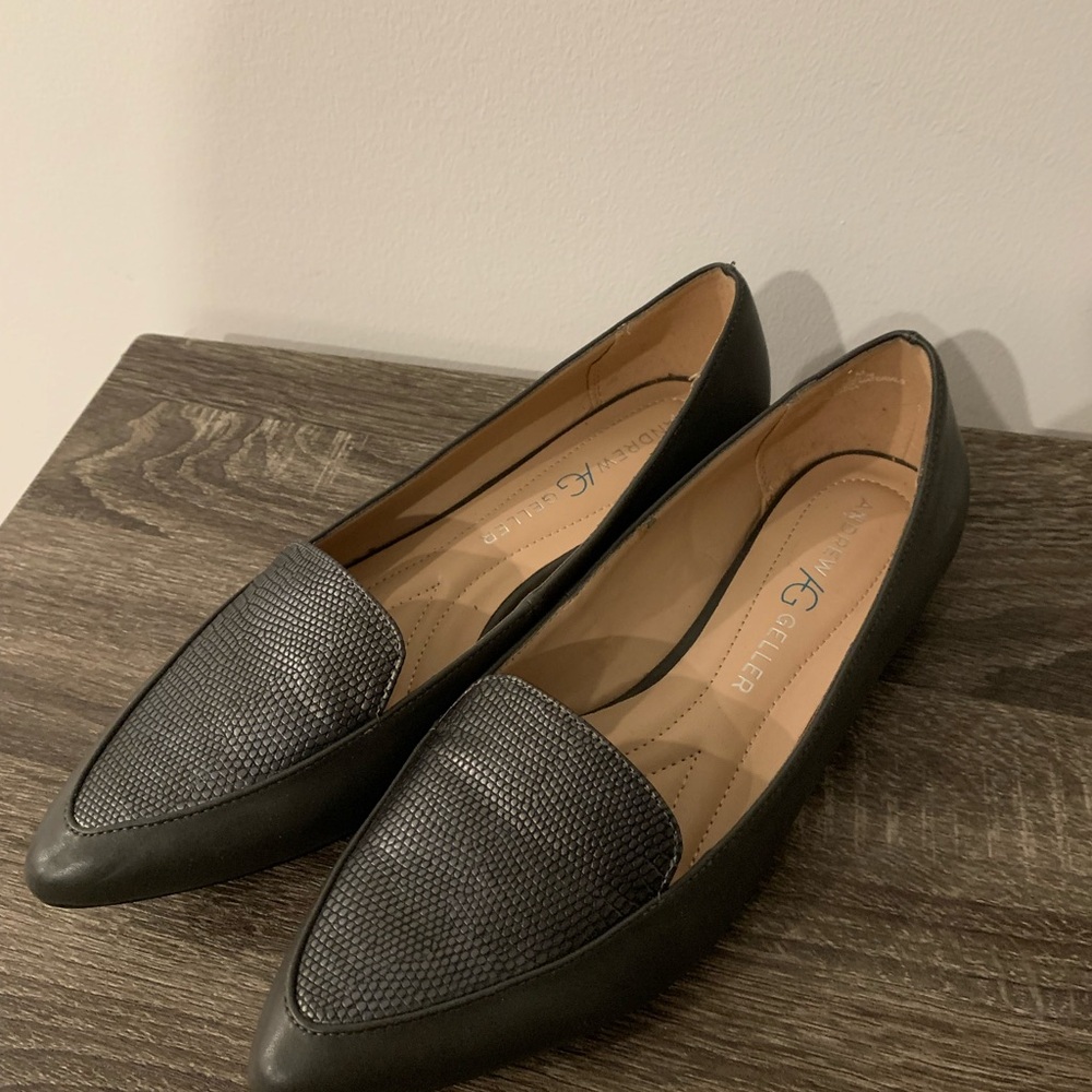 Andrew Geller Dark Gray Pointed Toe Loafers with a Textured Detail on Top Sz 7.5